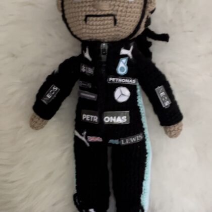 Horgolt Lewis Hamilton baba