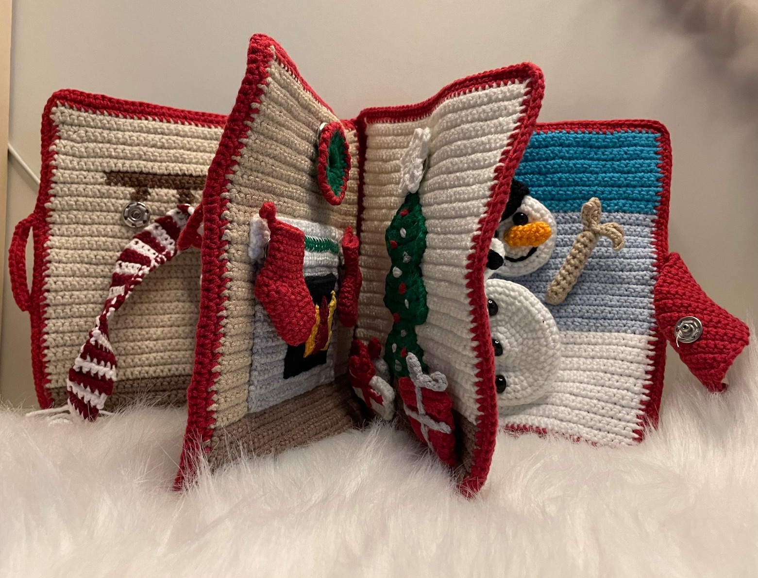 Horgolt karácsonyi mesekönyv – interaktív quiet book gyerekeknek - Image 6