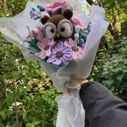 Horgolt virágcsokor ballagásra bagollyal
